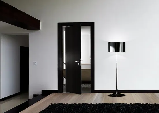 Комплект SWING для двери высотой 2400мм и шириной 565-915мм, цвет - черный, с доводчиком, в проем фото купить Махачкала